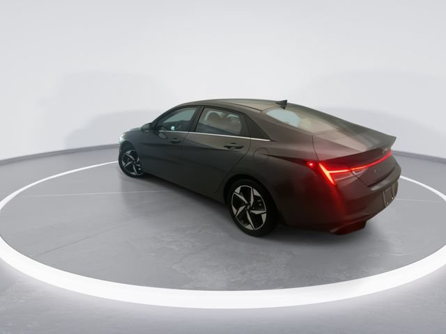 Used 2023 Hyundai Elantra Limited FWD image 4