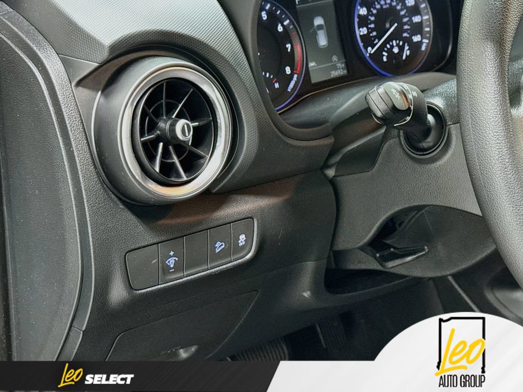 Used 2022 Hyundai Kona SE FWD image 13