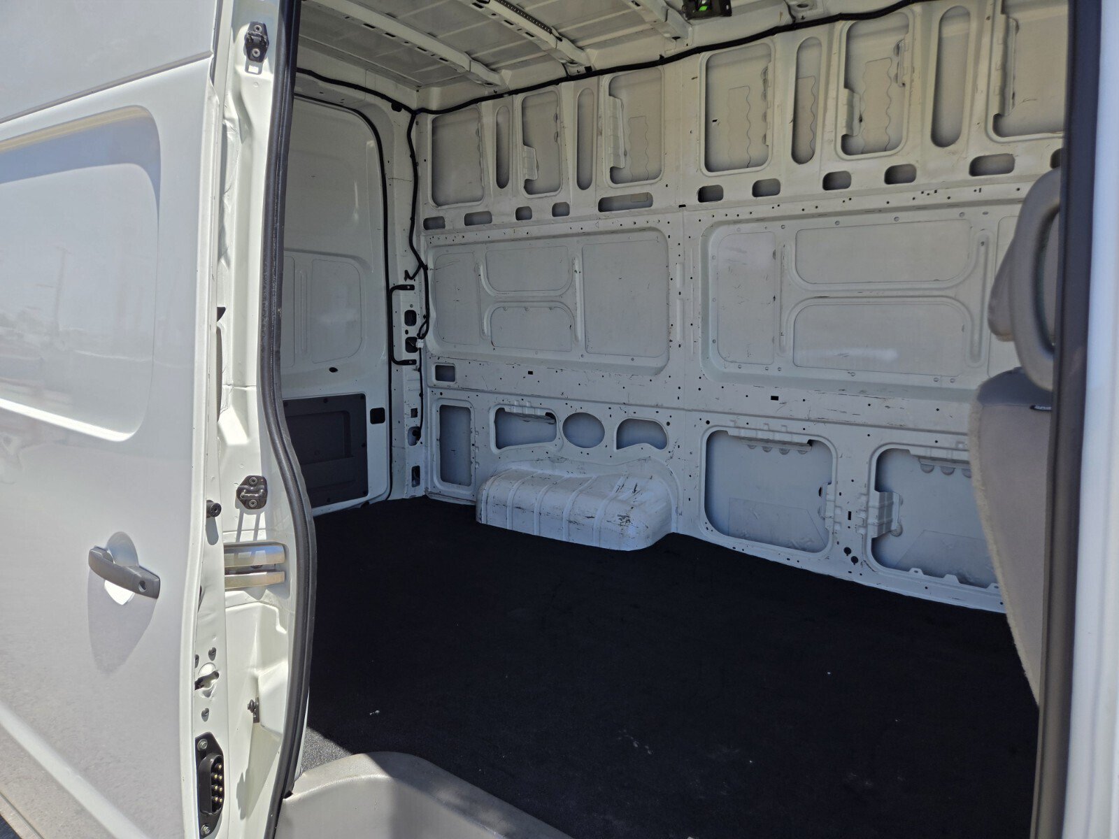 Used 2018 Nissan NV 2500 S RWD image 10