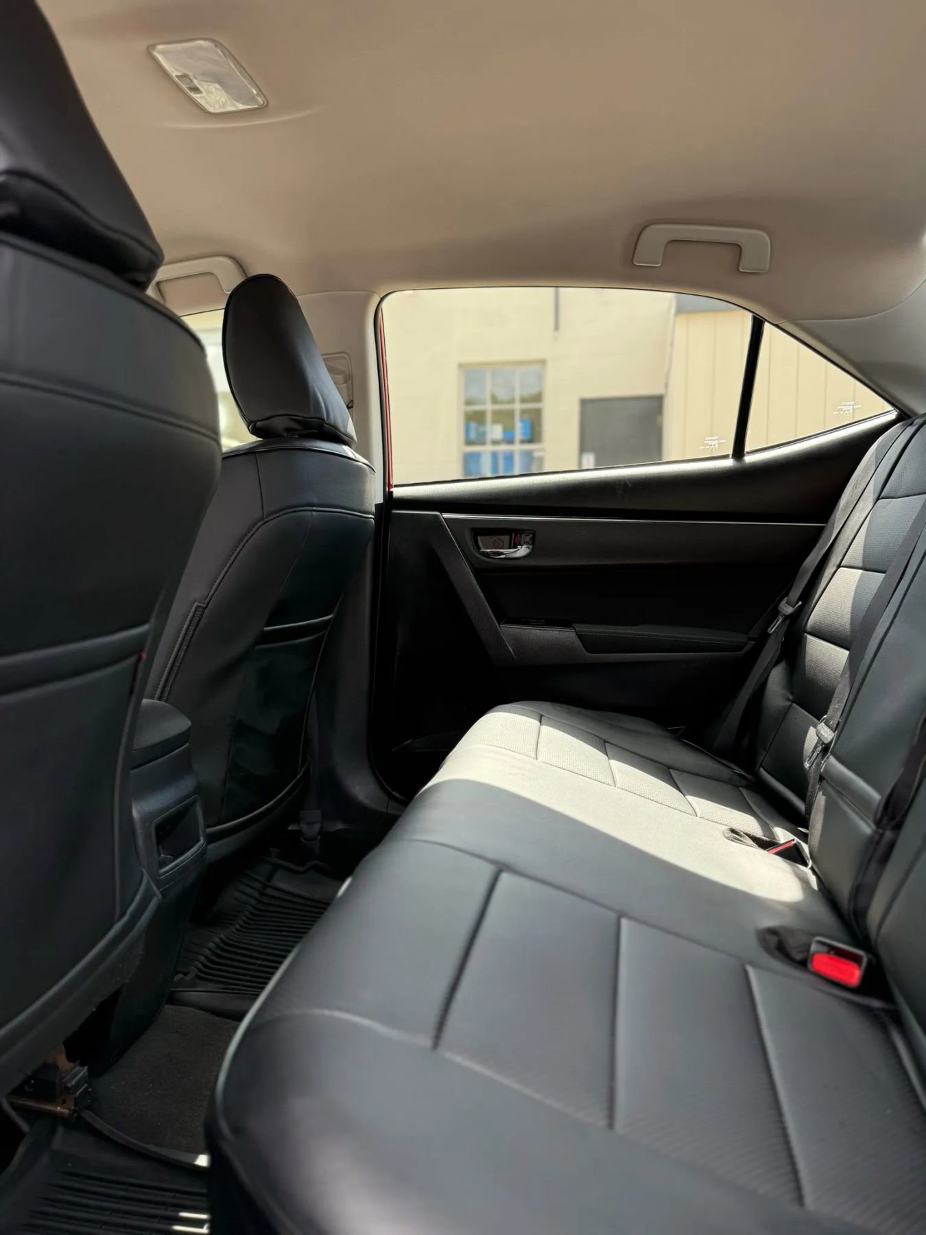 Used 2018 Toyota Corolla LE image 21