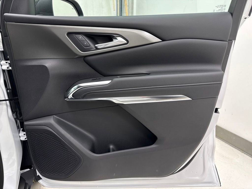 New 2026 Chevrolet Traverse LT image 8