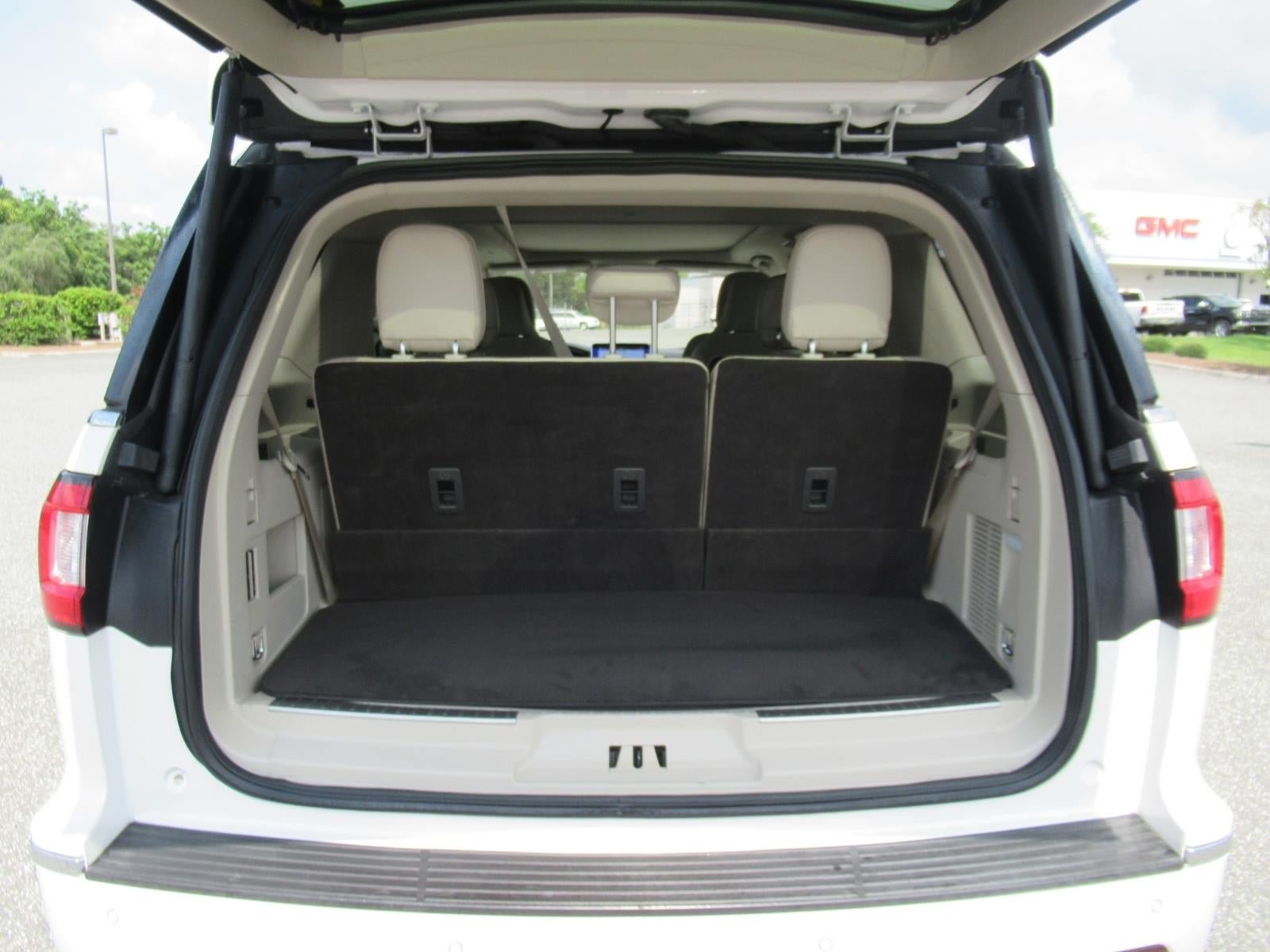 Used 2019 Lincoln Navigator Reserve AWD/4WD image 40