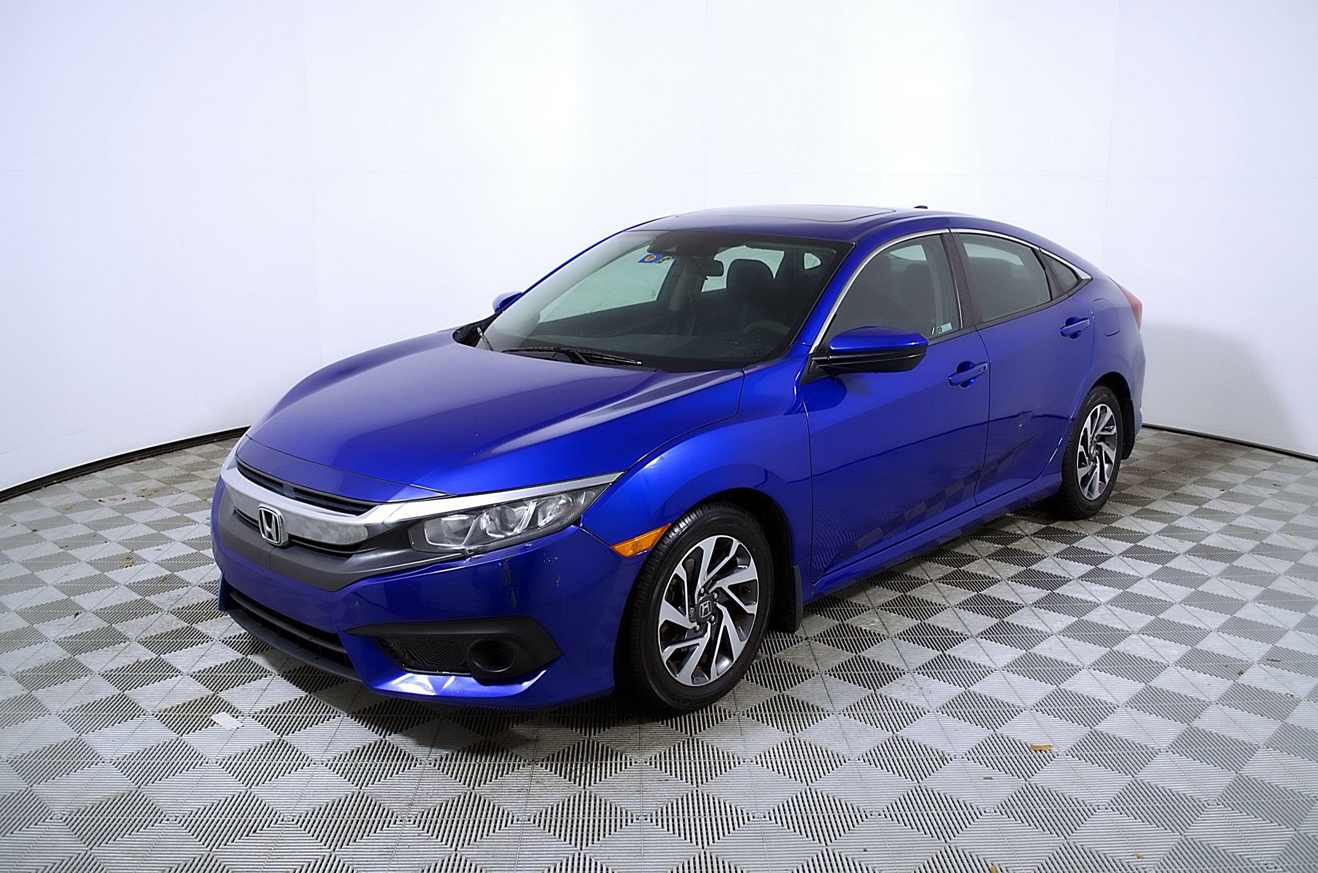 Used 2018 Honda Civic EX image 4