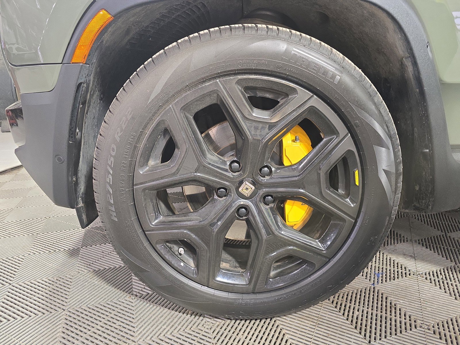 Used 2022 Rivian R1S Launch Edition image 9