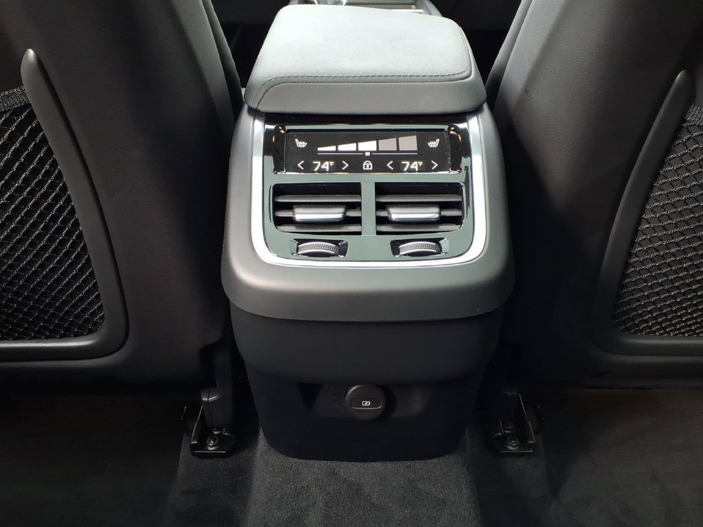 Certified 2026 Volvo XC60 B5 Ultra AWD/4WD image 24