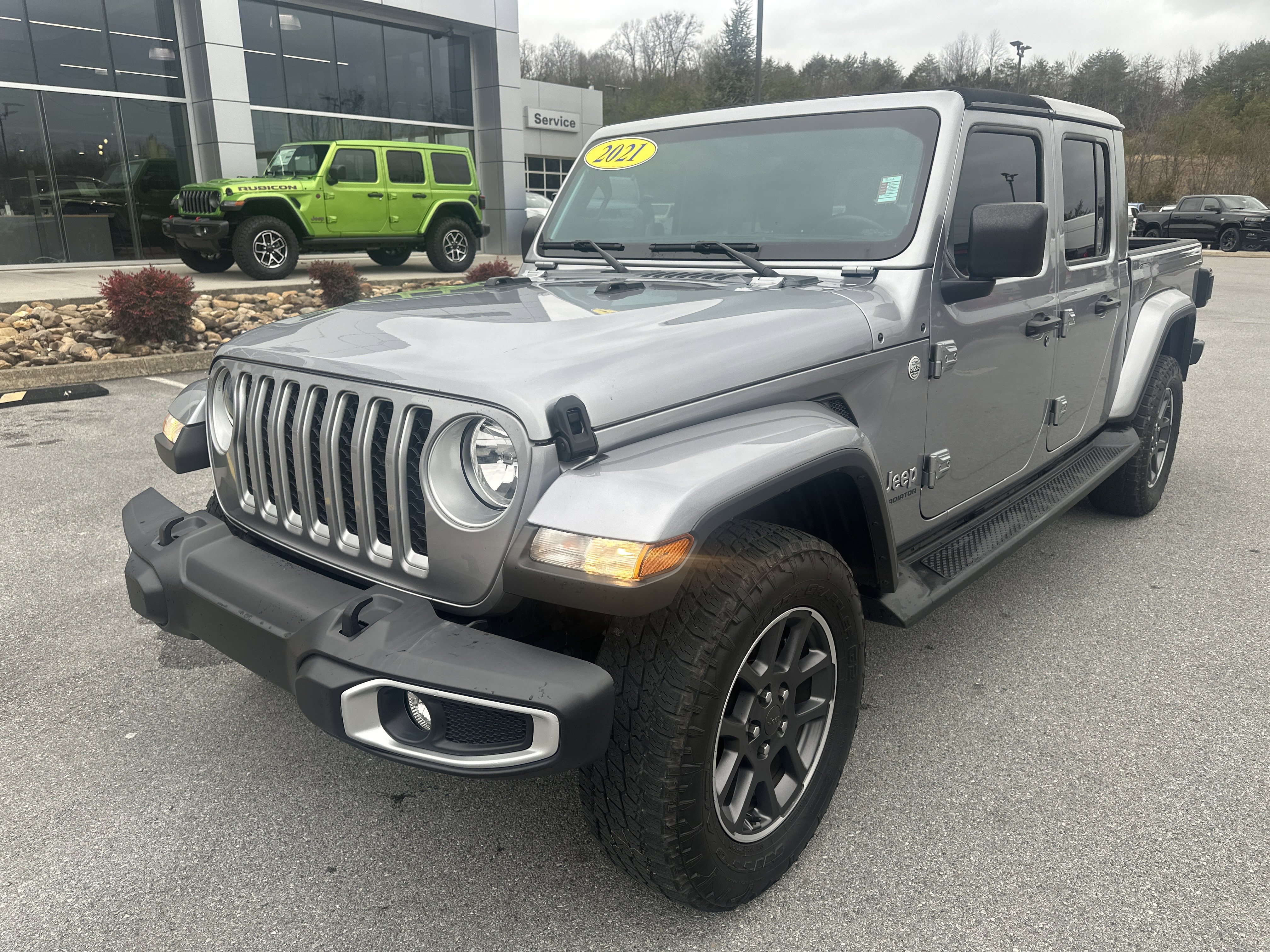 Used 2021 Jeep Gladiator Overland w/ Popular Equipment Package AWD/4WD image 2