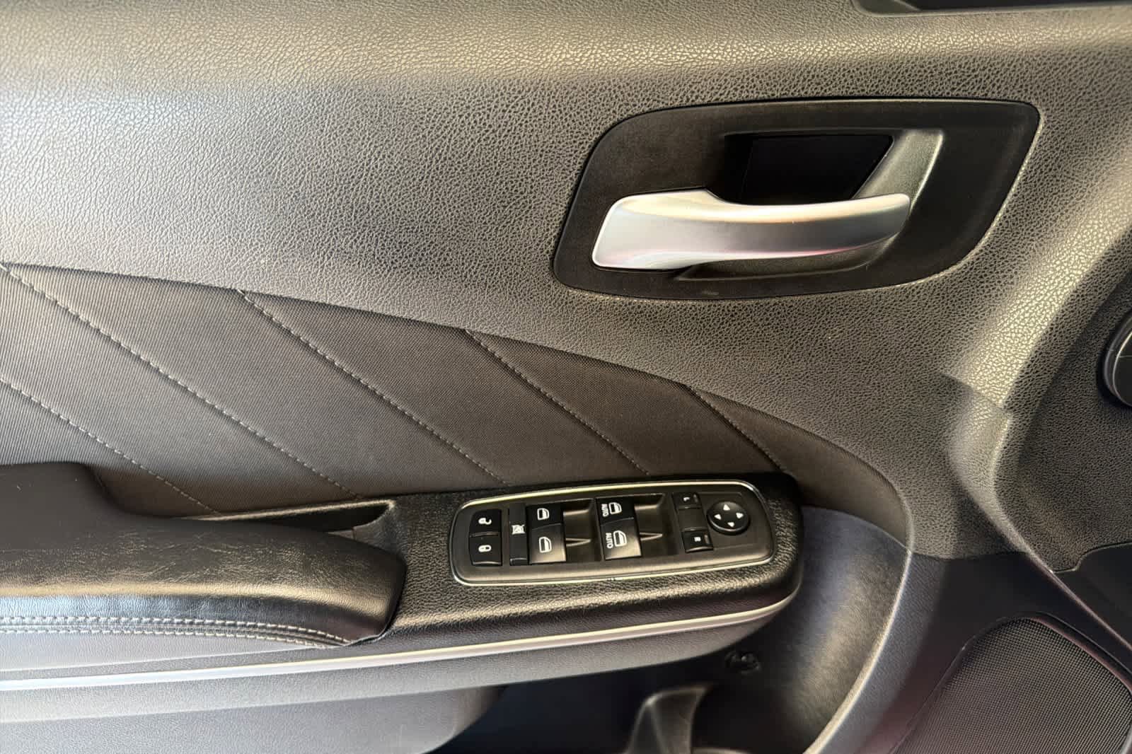 Used 2018 Dodge Charger R/T Scat Pack w/ Beats Audio Group RWD image 12