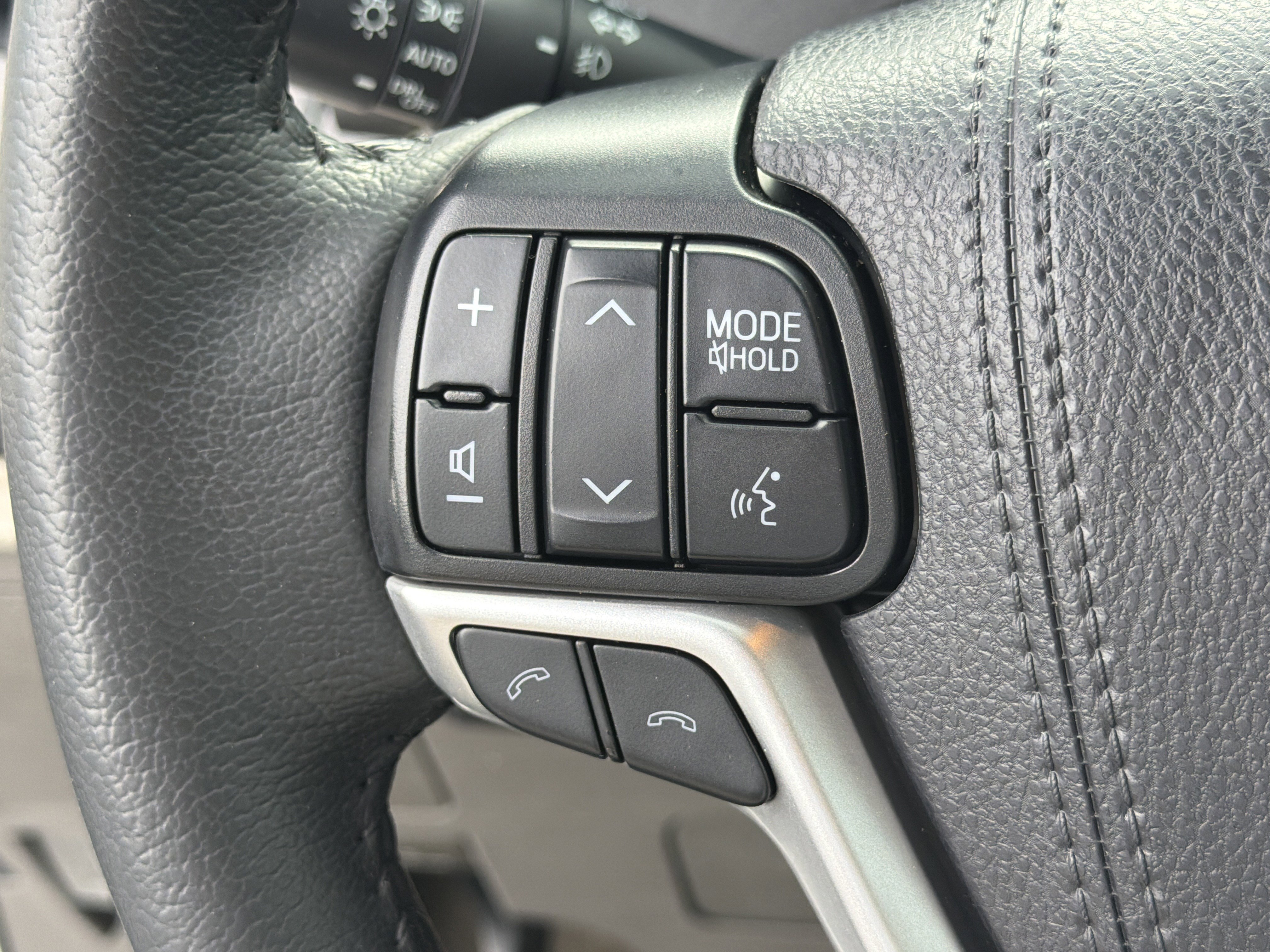 Used 2020 Toyota Sienna XLE Premium FWD image 23
