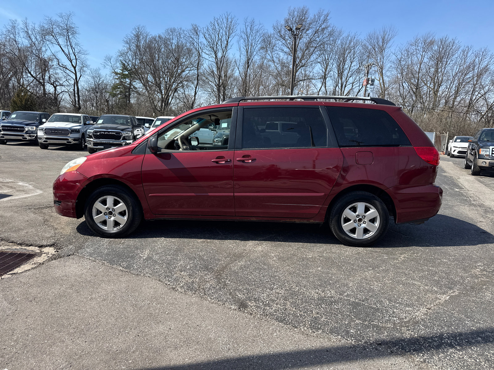 Used 2009 Toyota Sienna FWD image 3
