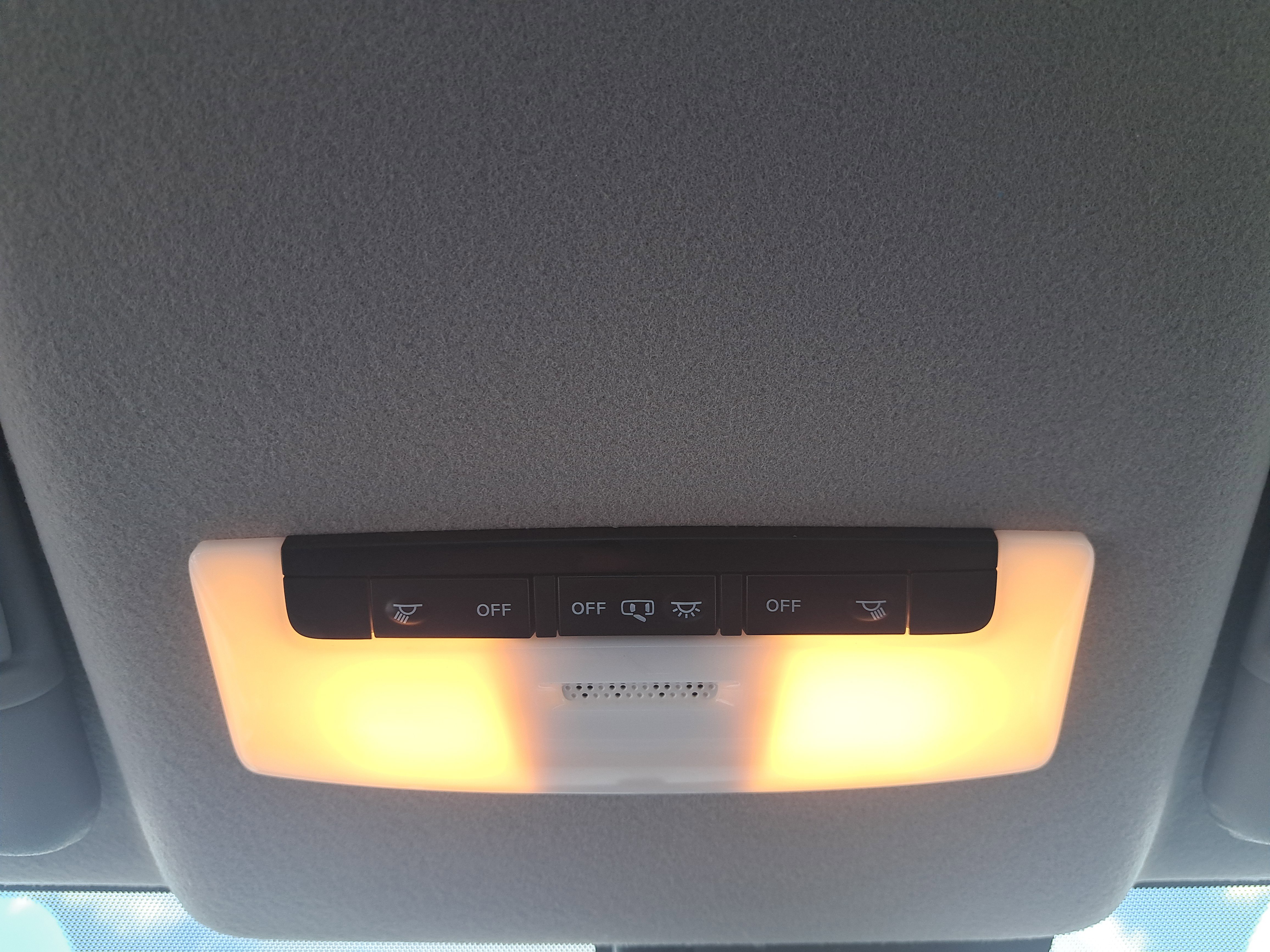 Used 2025 Nissan Versa SV image 28