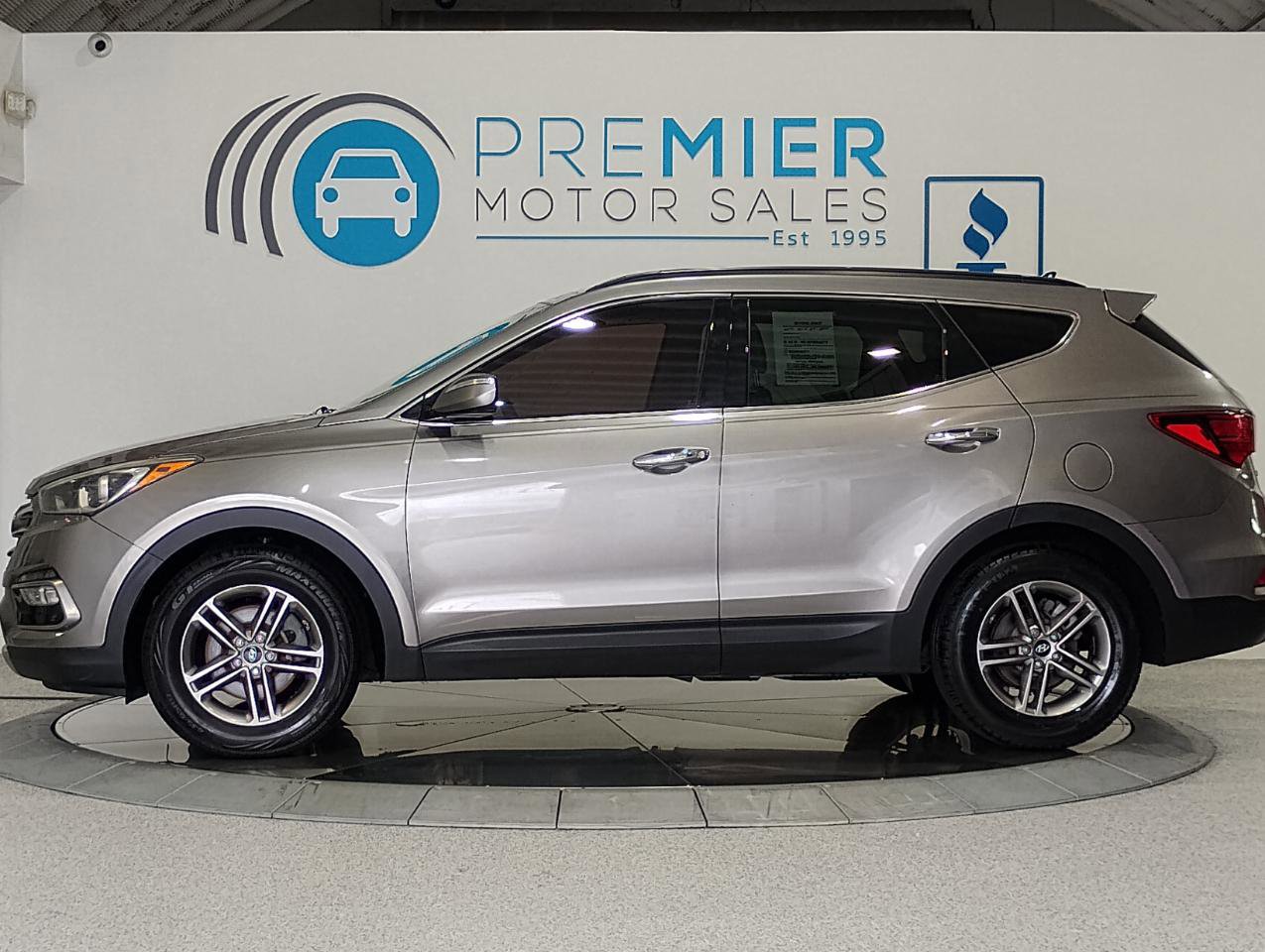 Used 2017 Hyundai Santa Fe Sport FWD image 2