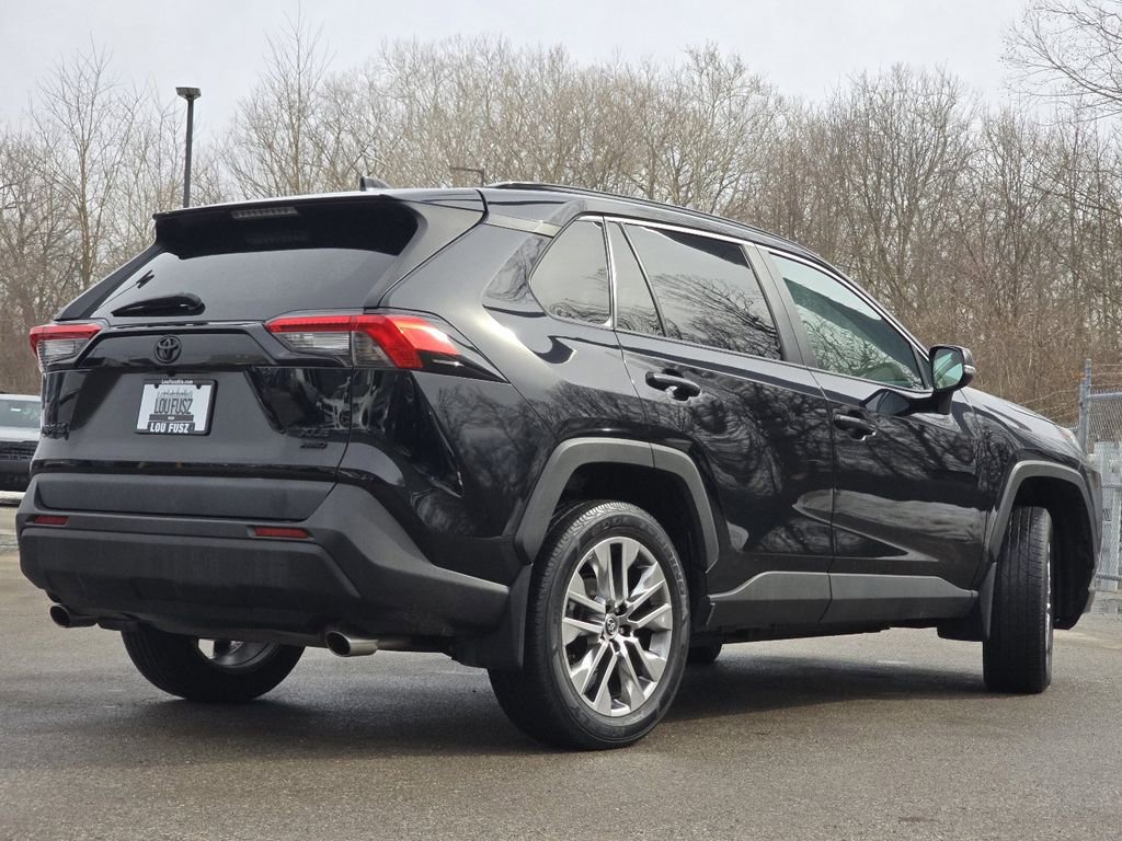 Used 2020 Toyota RAV4 XLE Premium image 15