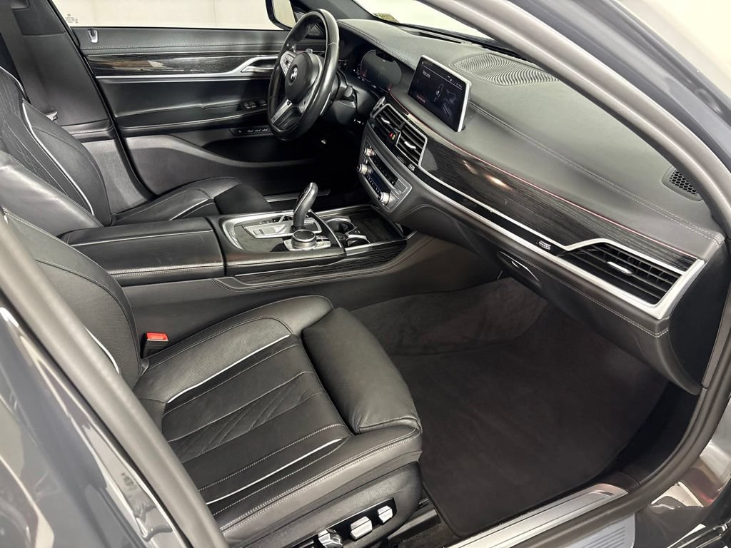 Used 2021 BMW 740i w/ M Sport Package RWD image 18