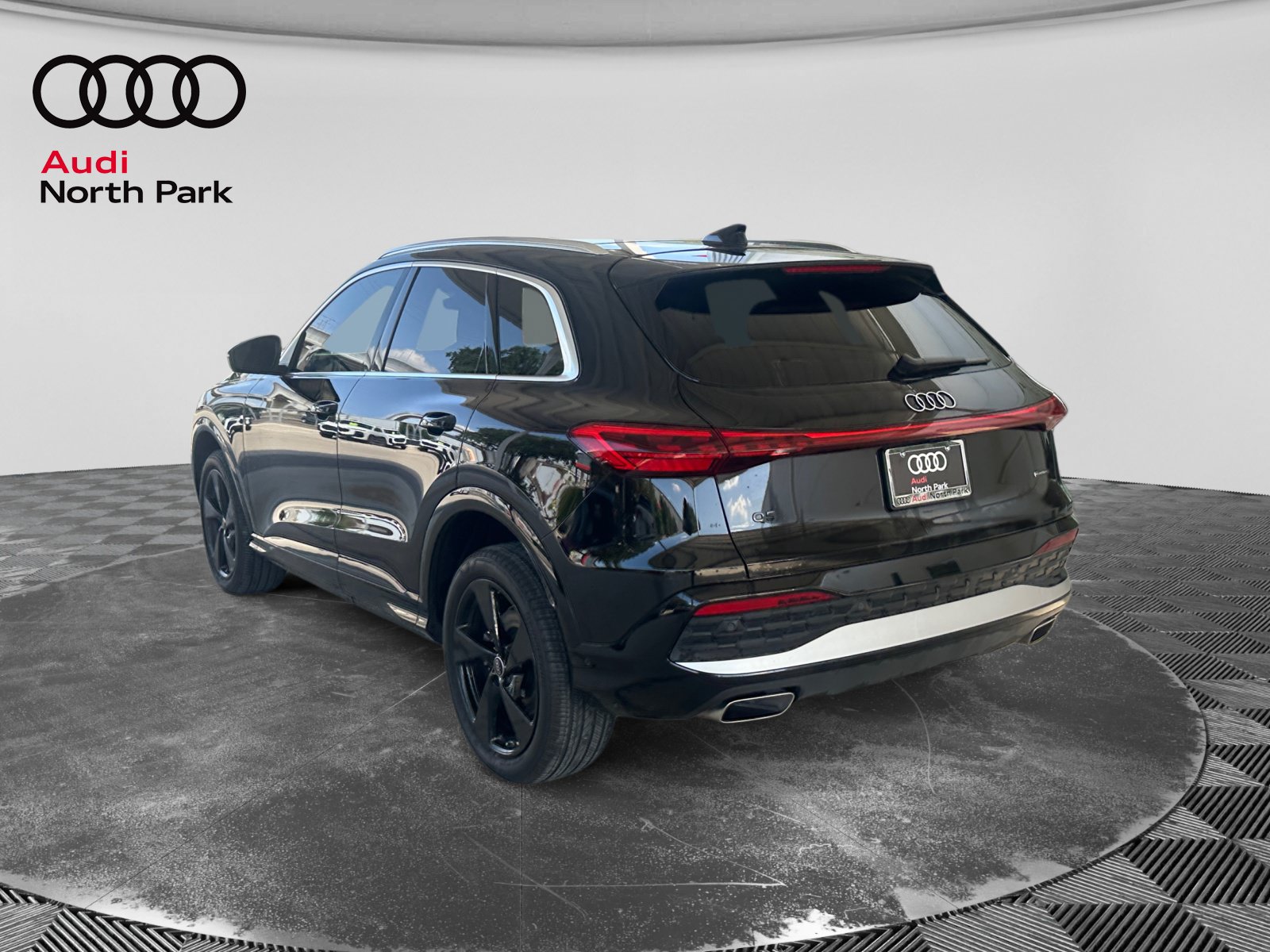 Used 2025 Audi Q5 Premium Plus AWD/4WD image 3