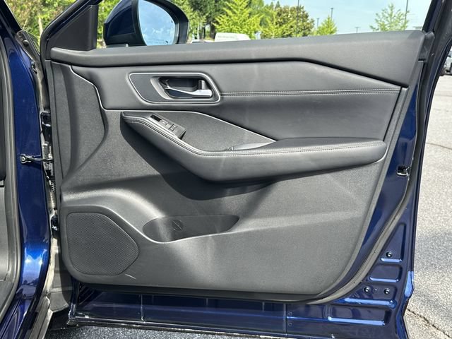 Certified 2025 Nissan Rogue Platinum w/ Platinum Premium Package AWD/4WD image 16