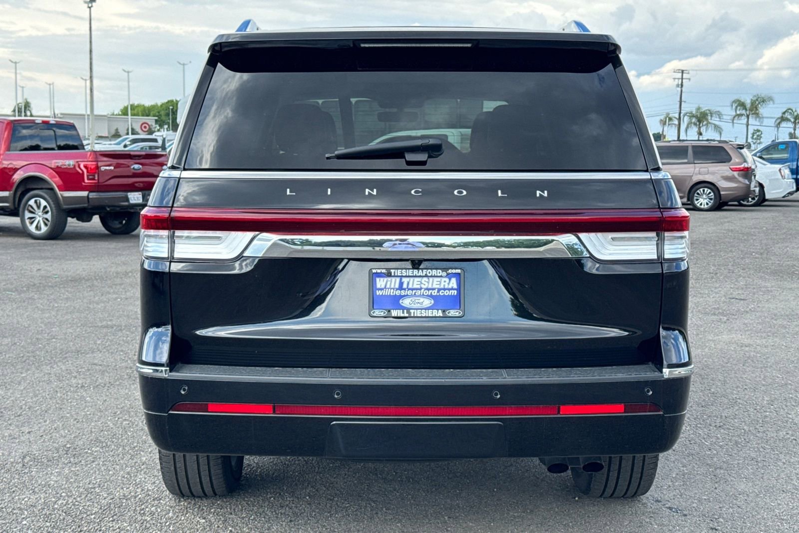Used 2024 Lincoln Navigator Reserve AWD/4WD image 4