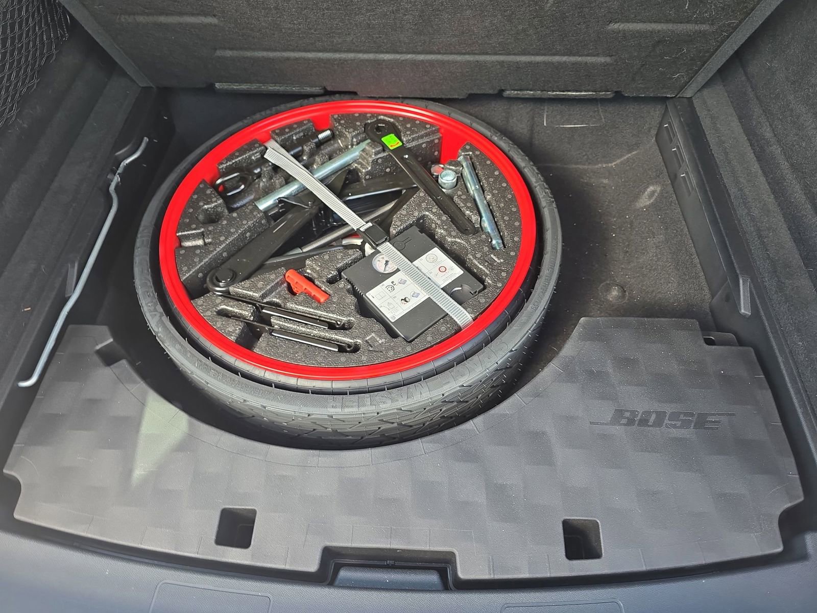 Used 2021 Porsche Cayenne image 25