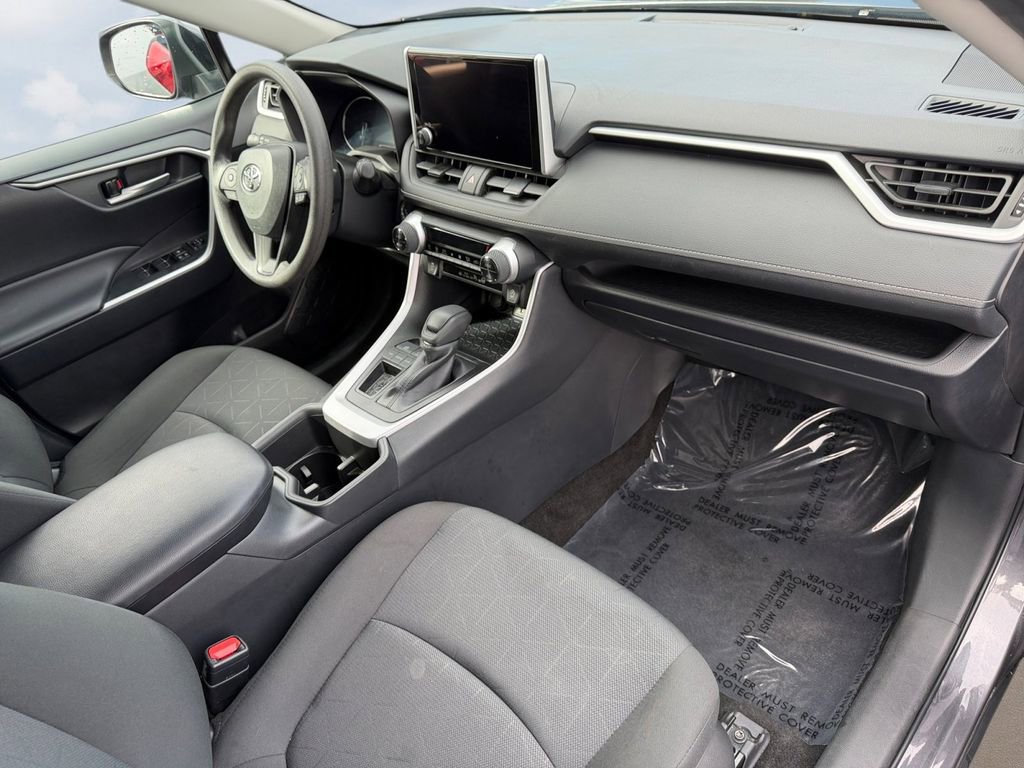 Used 2025 Toyota RAV4 XLE image 26