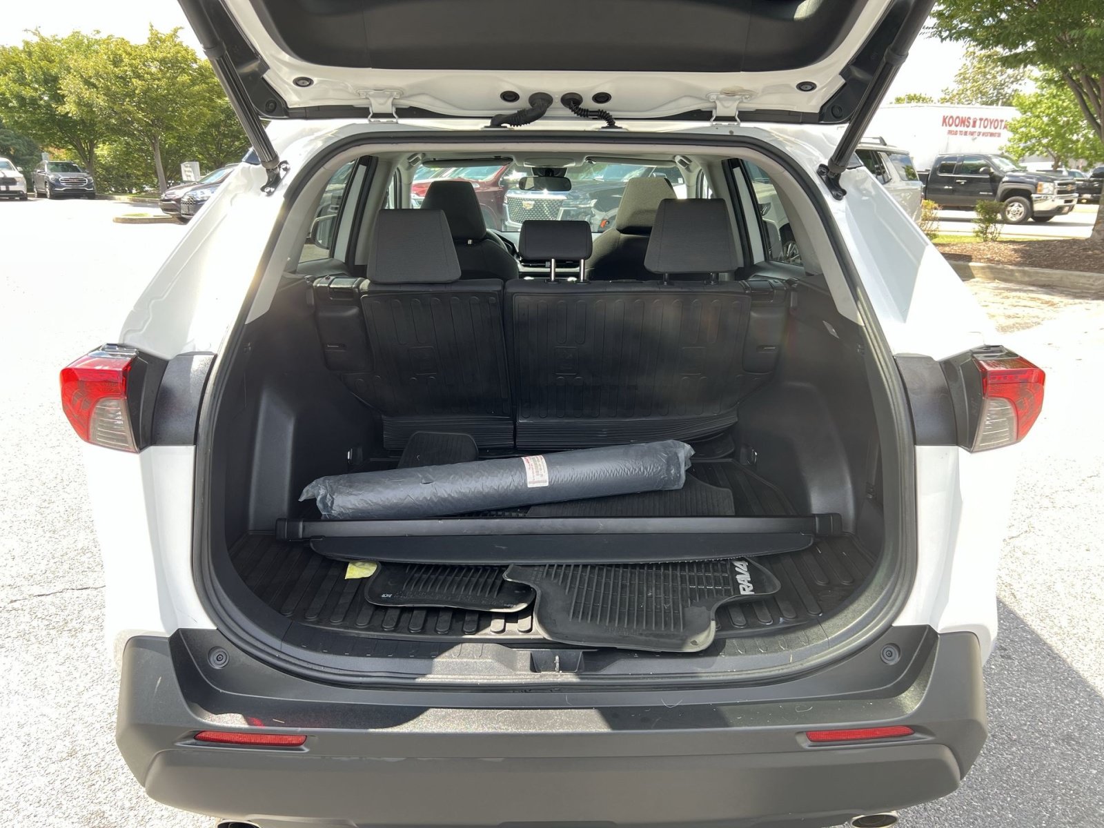 Used 2021 Toyota RAV4 XLE w/ Convenience Package AWD/4WD image 24