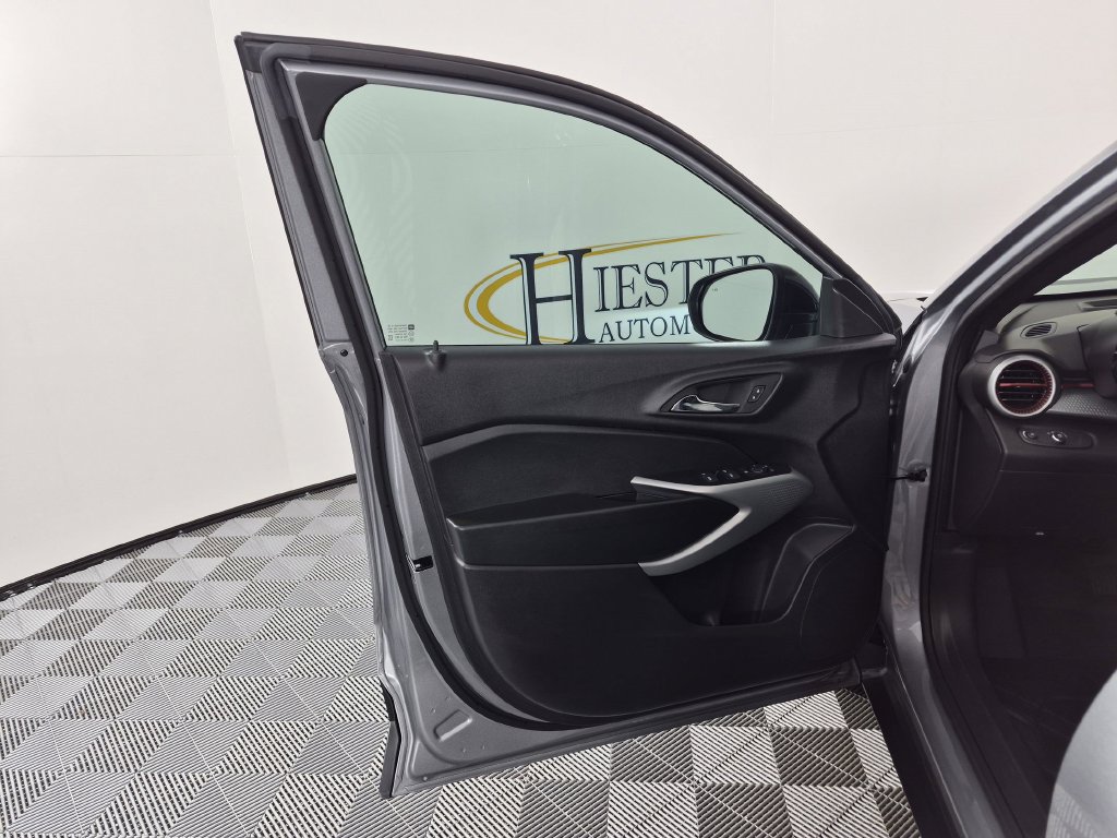 Used 2026 Chevrolet Trax RS w/ Sunroof Package FWD image 12