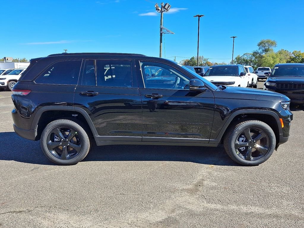 New 2025 Jeep Grand Cherokee Limited image 9