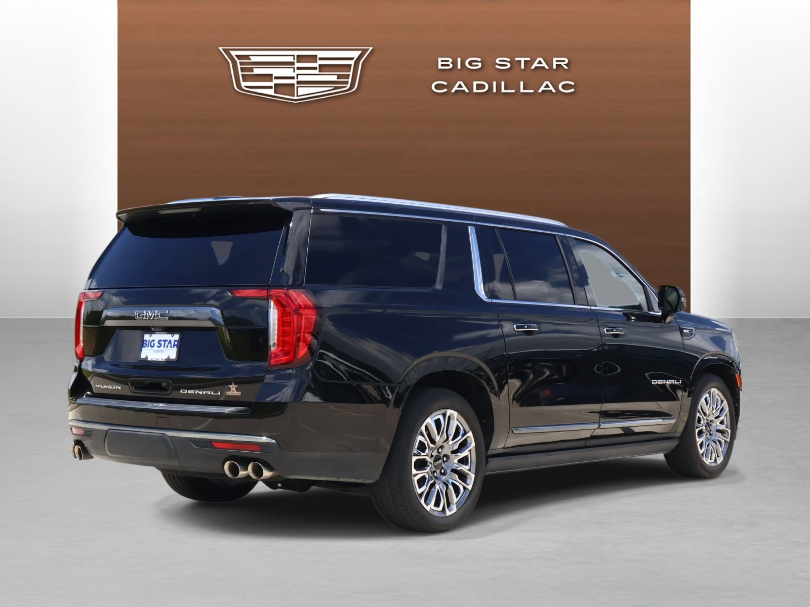 Used 2023 GMC Yukon XL Denali Ultimate AWD/4WD image 5