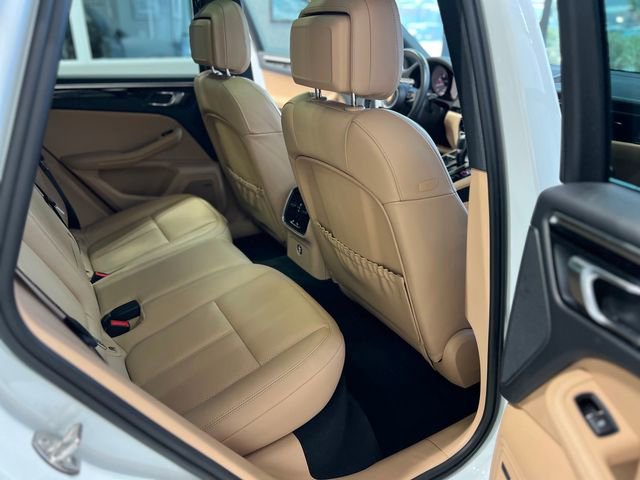 Used 2023 Porsche Macan Base image 40