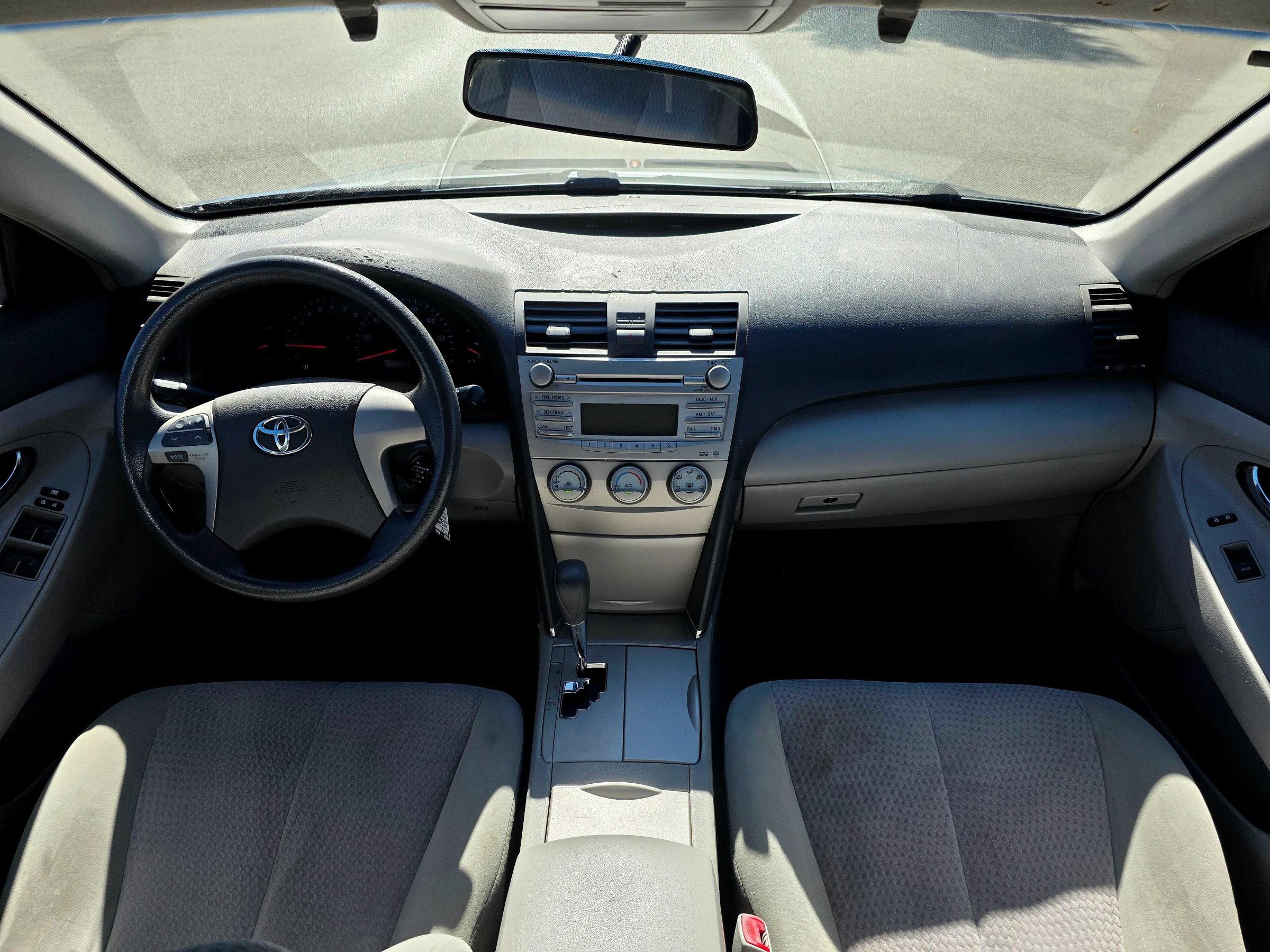 Used 2010 Toyota Camry LE FWD image 12