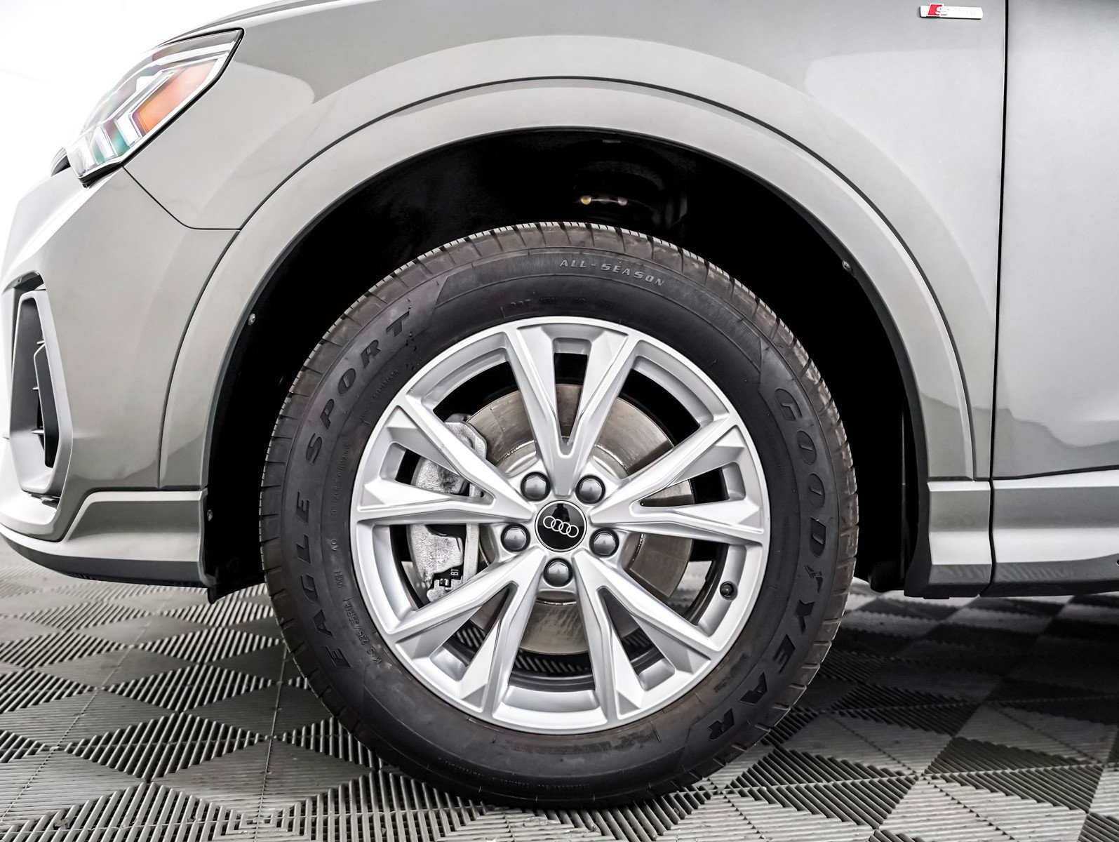 Certified 2024 Audi Q3 2.0T Premium w/ Convenience Package AWD/4WD image 6