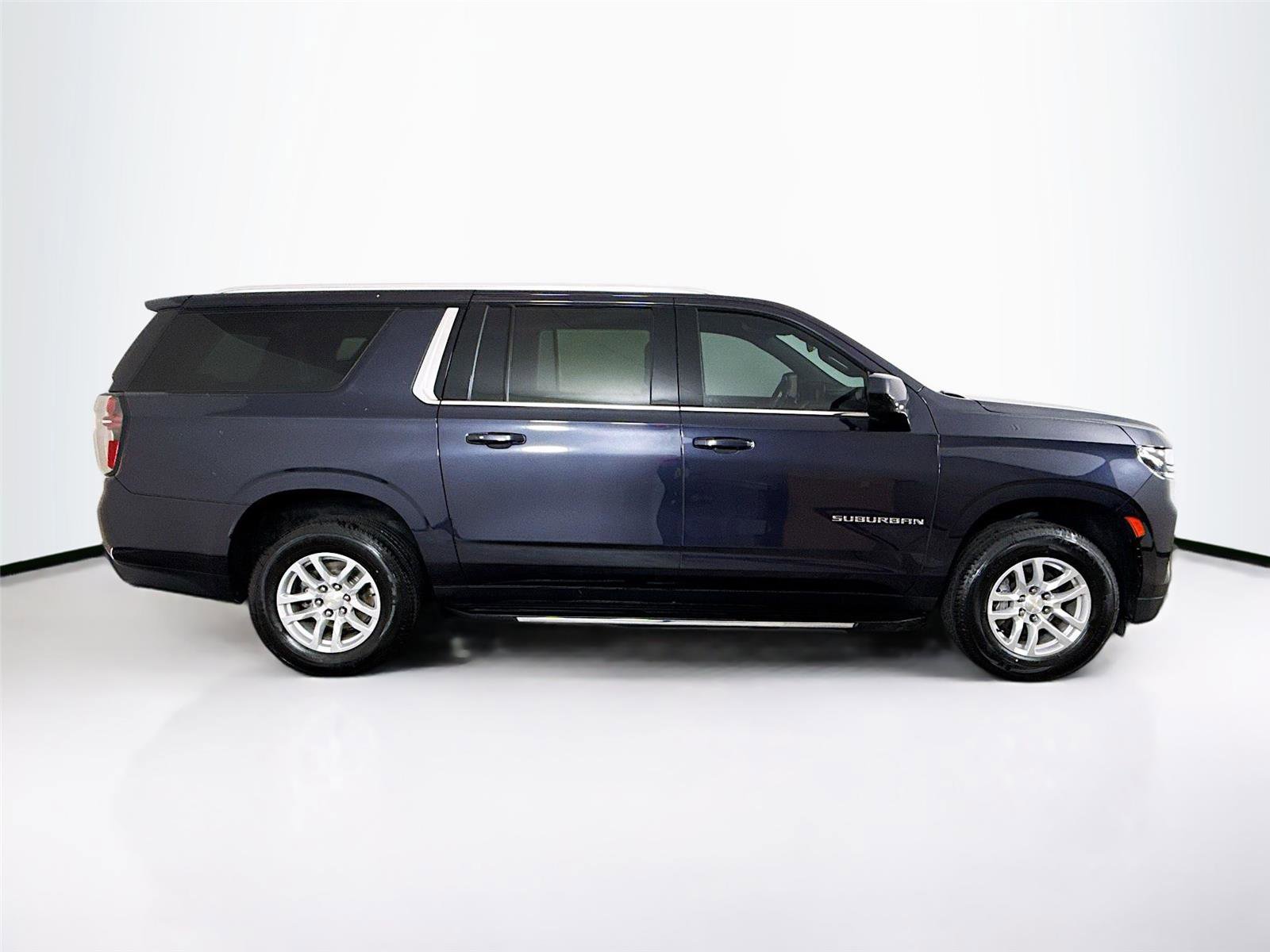 Used 2023 Chevrolet Suburban LS image 30