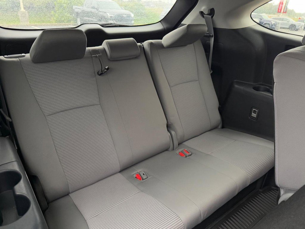 Used 2023 Toyota Highlander LE image 11