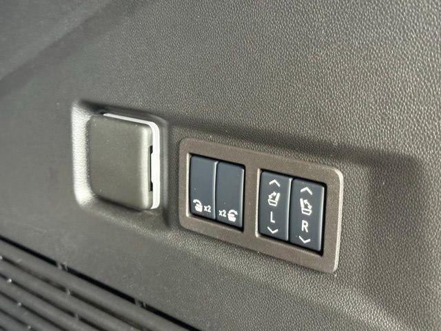 Used 2025 Chevrolet Tahoe Z71 w/ Z71 Off-Road Package AWD/4WD image 7