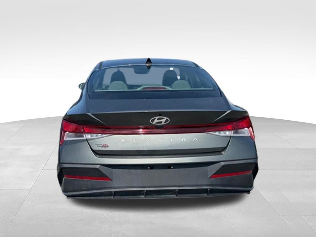 Used 2024 Hyundai Elantra SEL FWD image 5