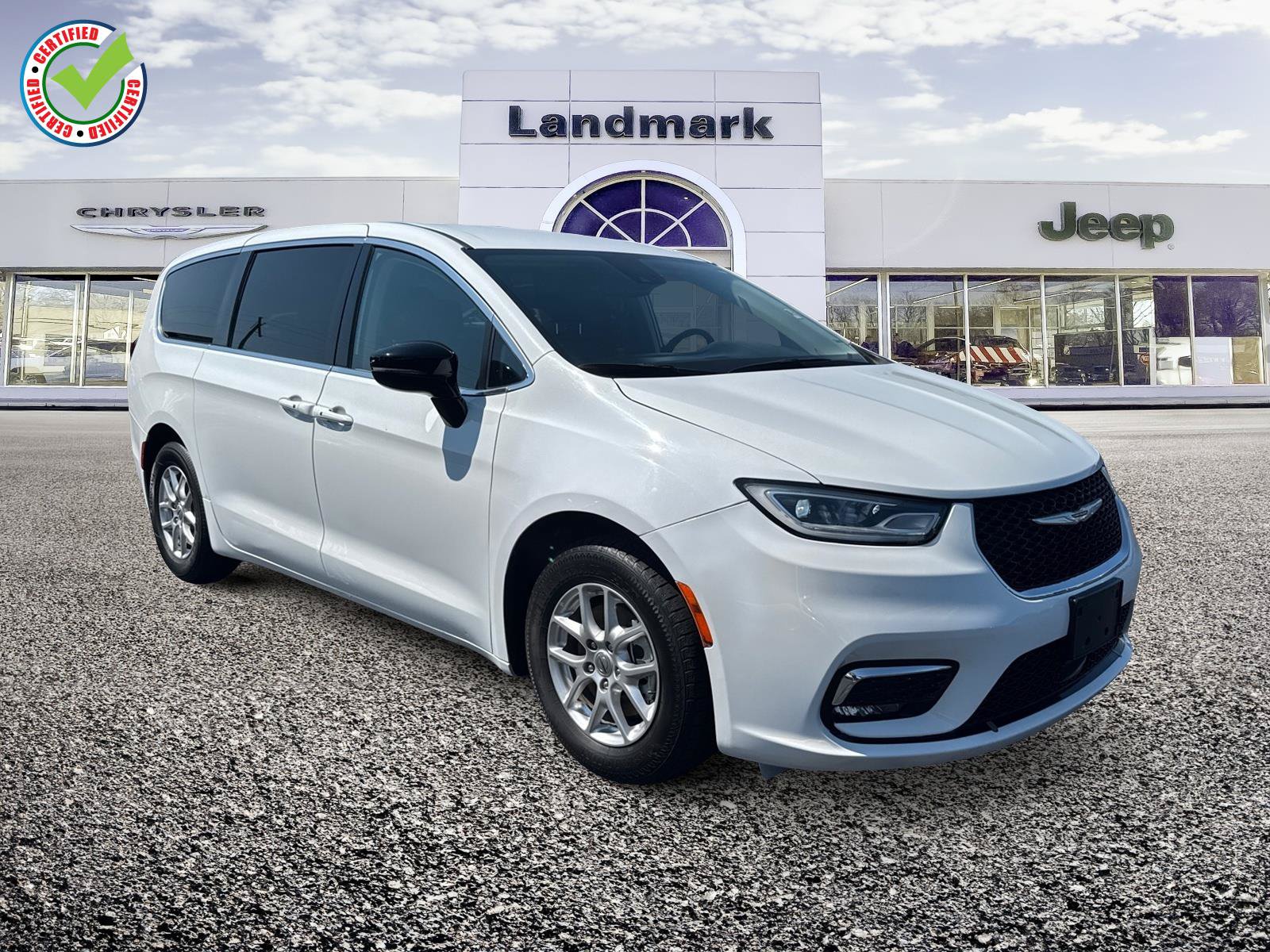 Used 2024 Chrysler Pacifica Touring-L FWD image 1