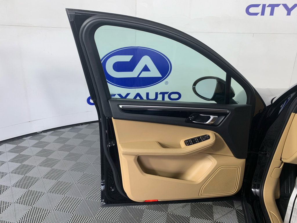 Used 2018 Porsche Macan AWD/4WD image 13