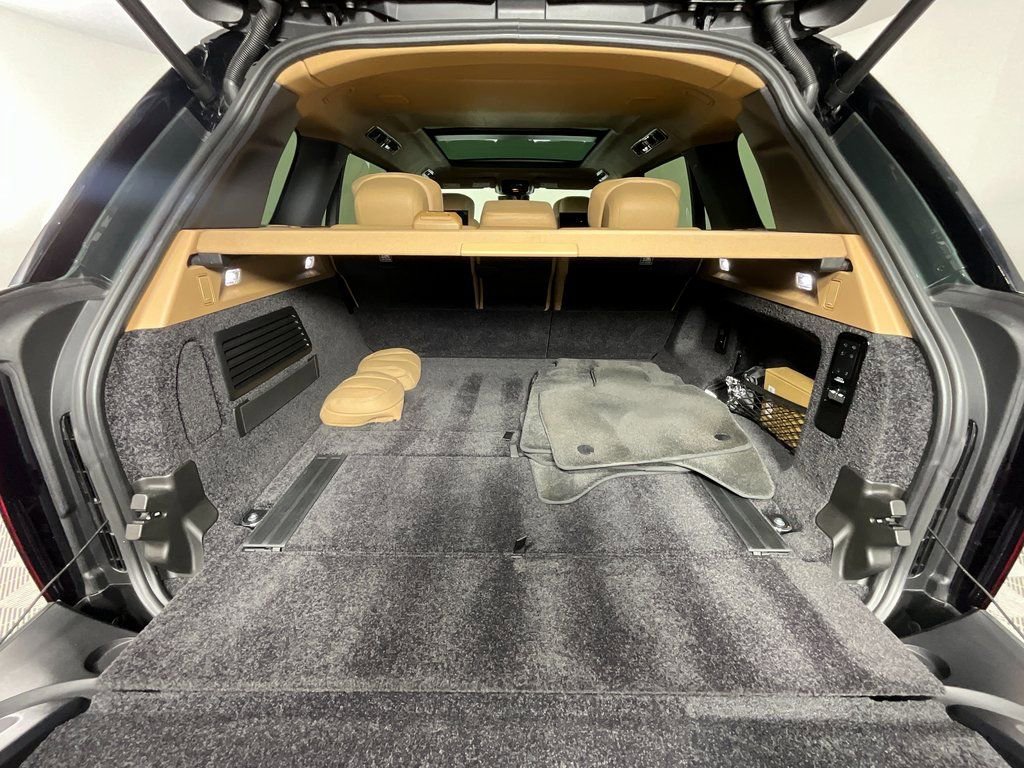 Used 2025 Land Rover Range Rover Long Wheelbase Autobiography image 27