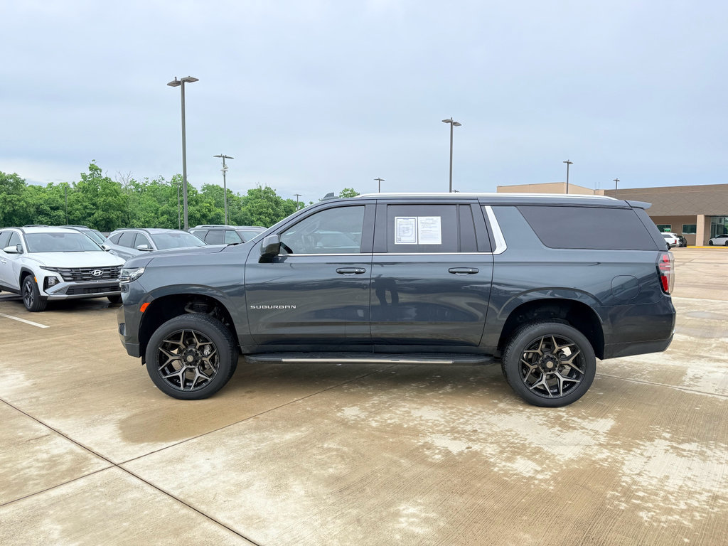 Used 2022 Chevrolet Suburban LT RWD image 10