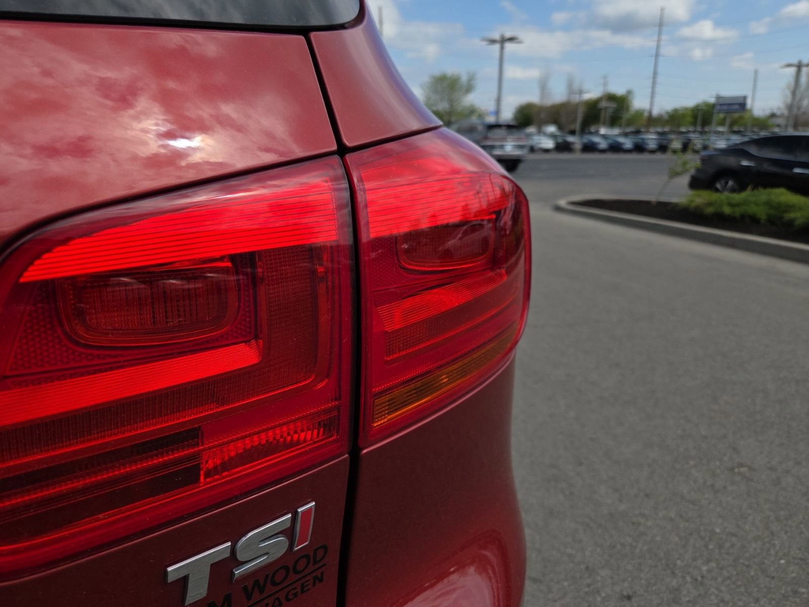 Used 2016 Volkswagen Tiguan SE image 6