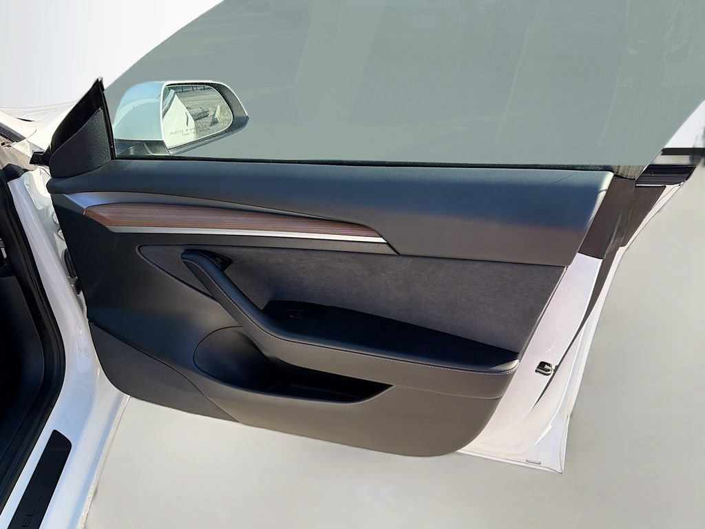 Used 2022 Tesla Model 3 Standard Range RWD image 35