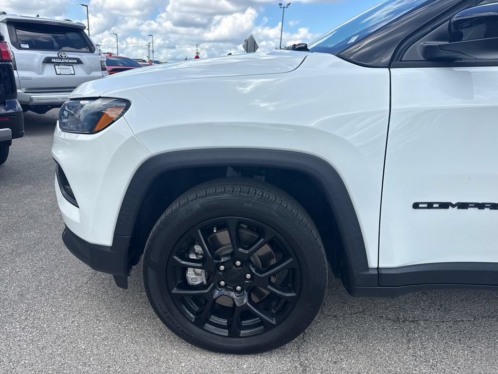 Used 2023 Jeep Compass Latitude w/ Sun and Sound Group AWD/4WD image 12