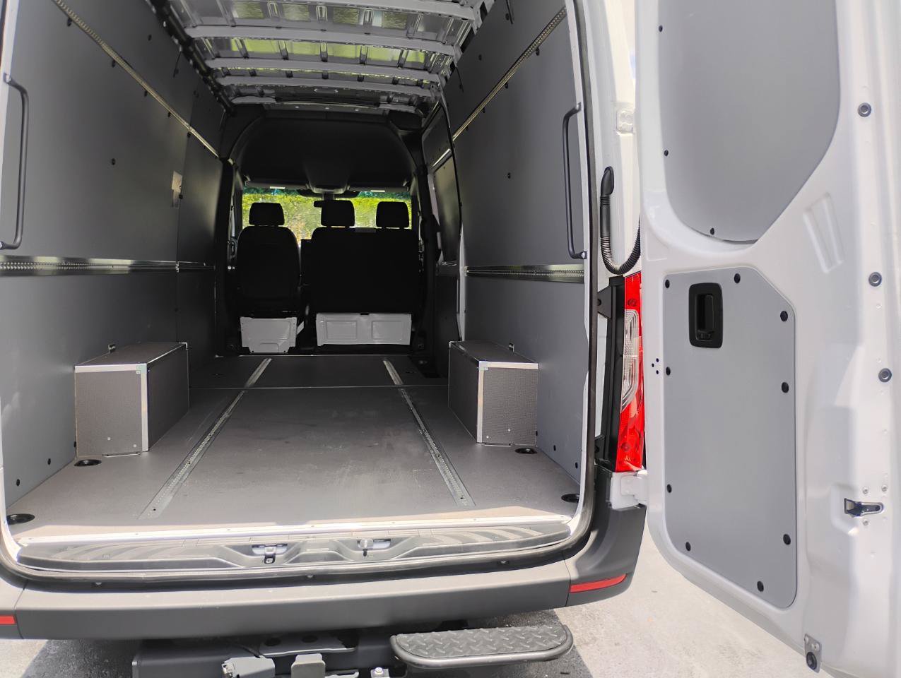 Used 2025 Mercedes-Benz Sprinter 2500 image 61