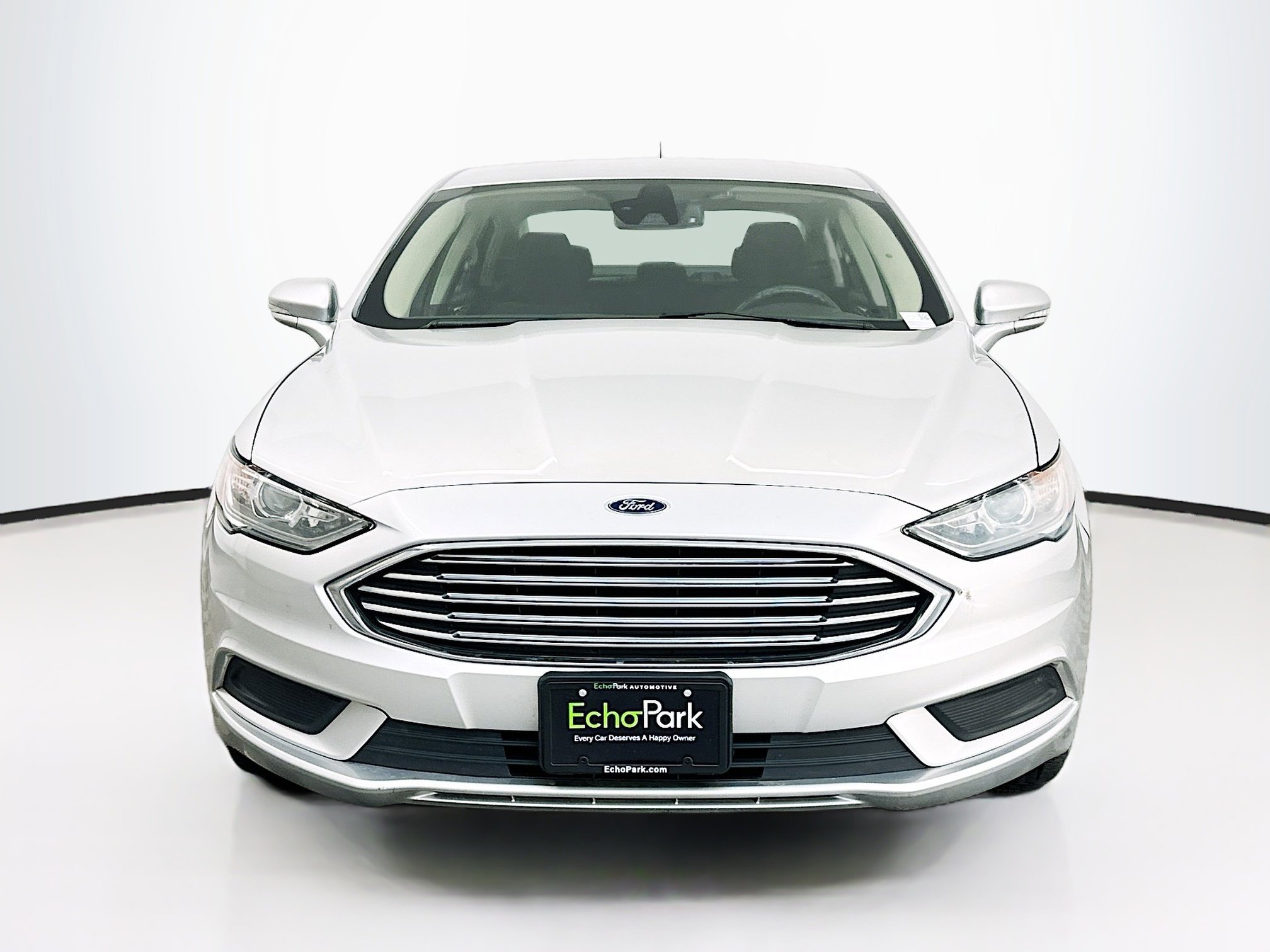 Used 2017 Ford Fusion SE image 2