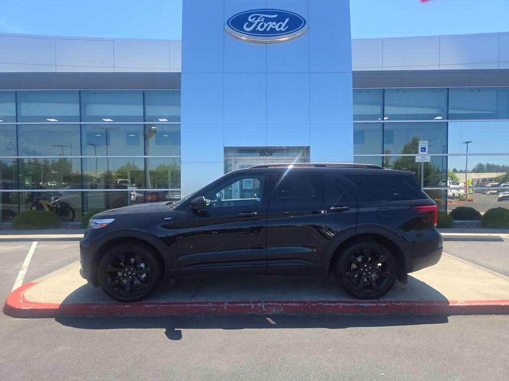 Used 2023 Ford Explorer ST-Line w/ Class IV Trailer Tow Package AWD/4WD image 1