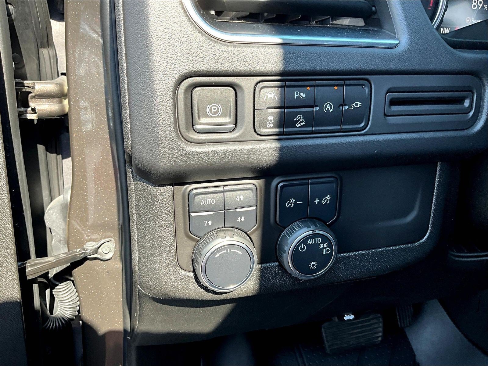 Used 2021 Chevrolet Tahoe Premier AWD/4WD image 38