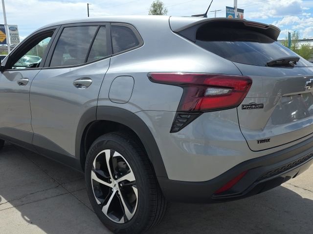 Certified 2024 Chevrolet Trax RS w/ Driver Confidence Package image 7