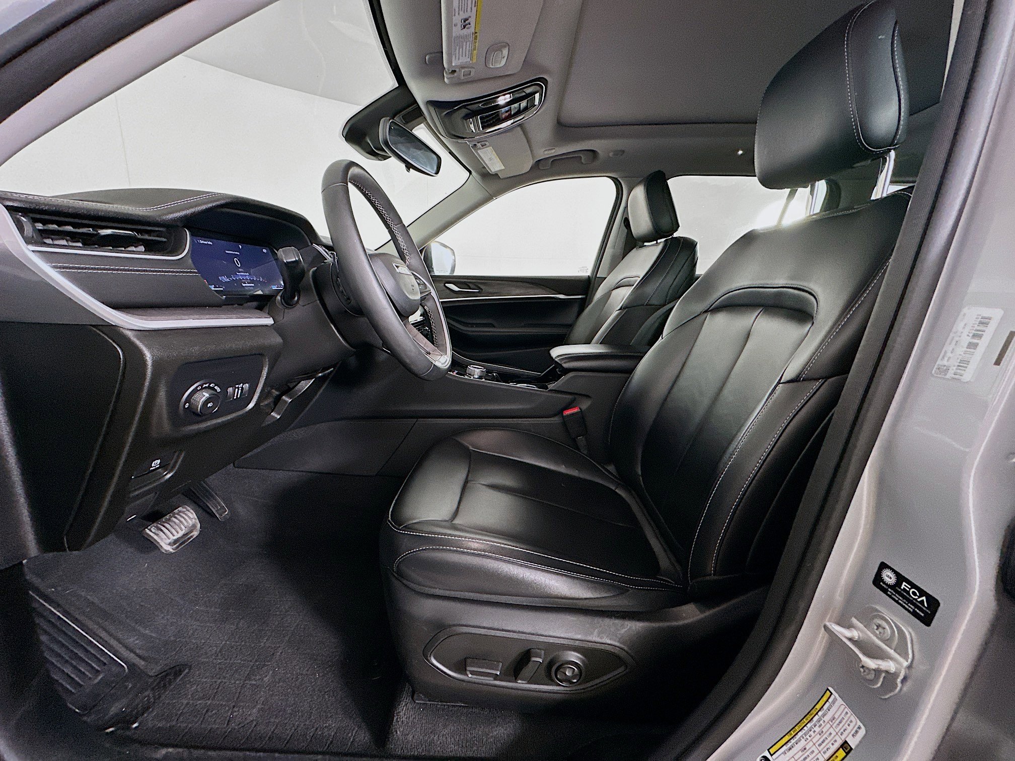 Used 2023 Jeep Grand Cherokee Limited image 13