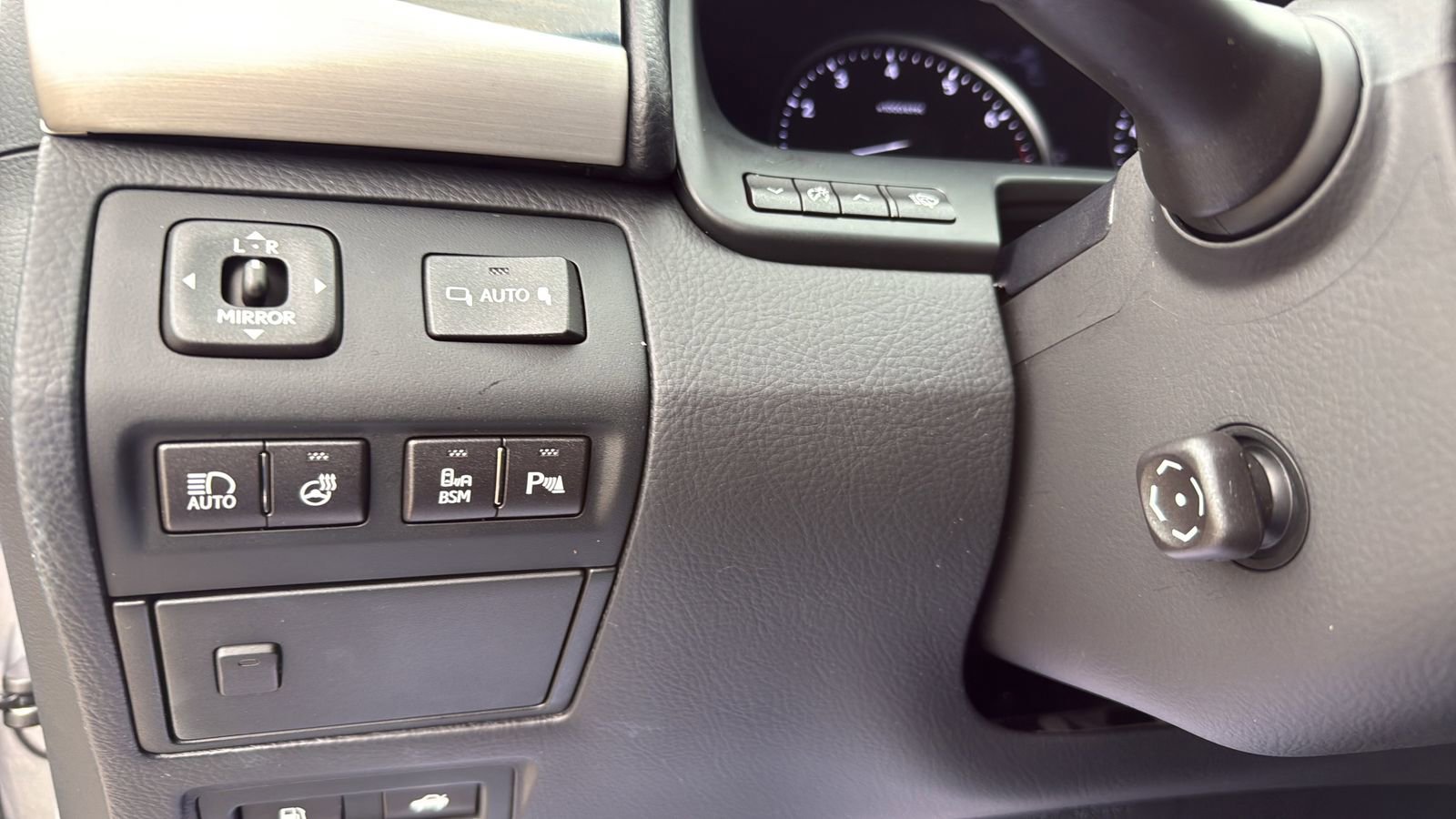 Used 2016 Lexus LS 460 w/ Comfort Package image 17