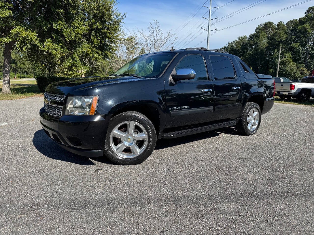Used 2011 Chevrolet Avalanche LT w/ Regional Value Package RWD image 29