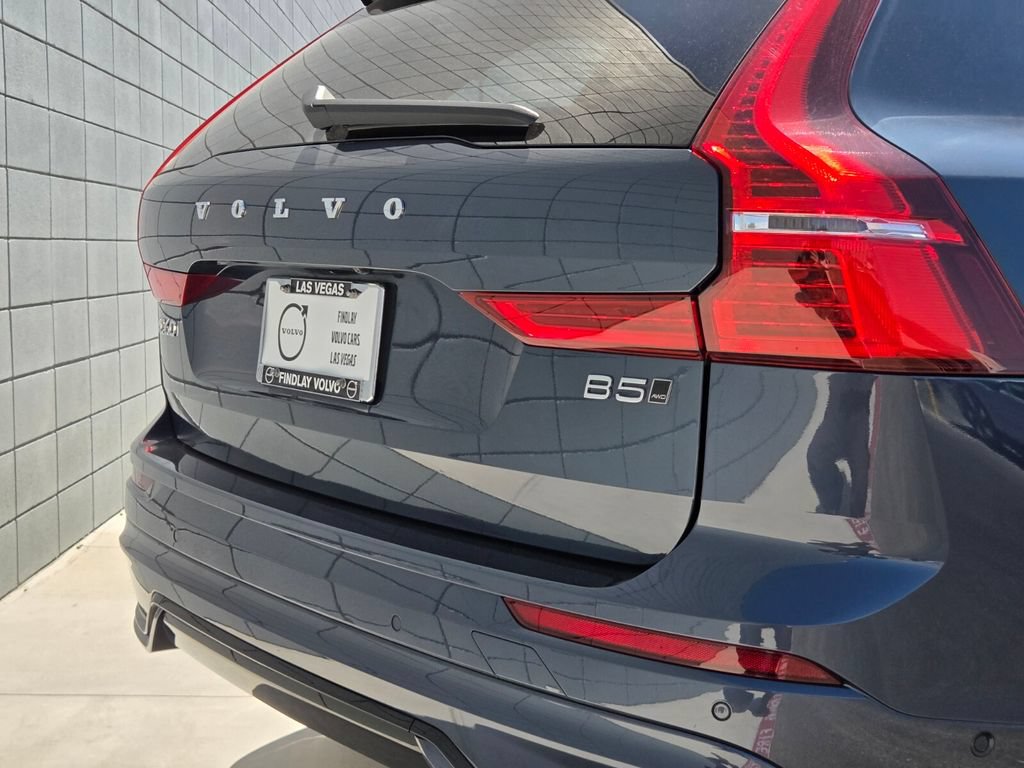 Used 2023 Volvo XC60 B5 Plus AWD/4WD image 11