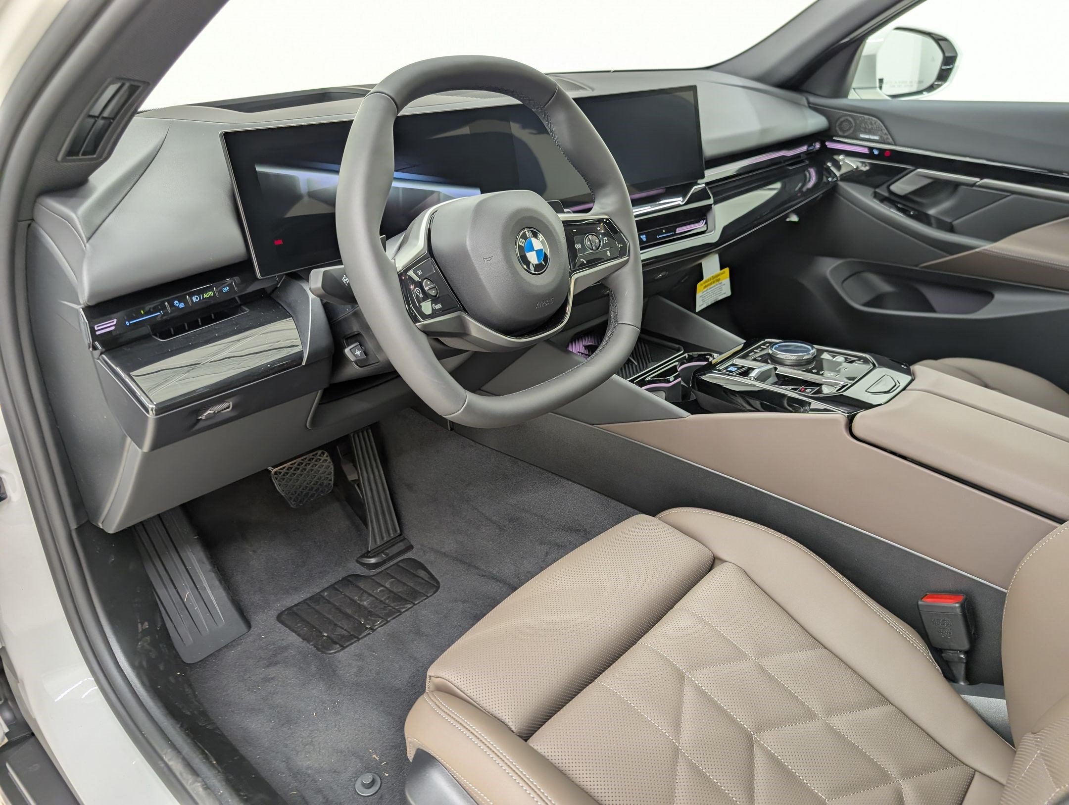 New 2026 BMW 530i w/ Premium Package RWD image 4